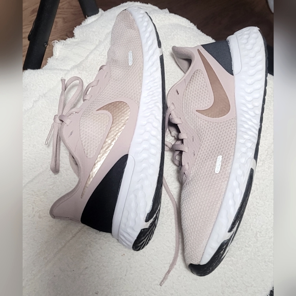 Nike, BEST SELLER, Womens Revolution 5 Running Shoe